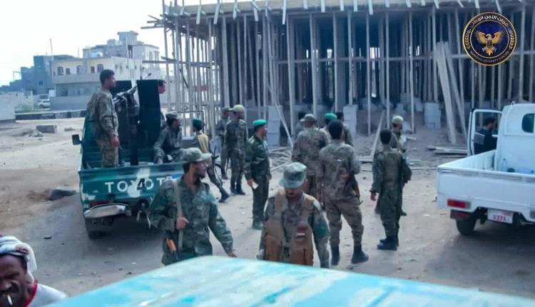 وحدة حماية الاراضي تنفذ حملة واسعة  لإيقاف البناء العشوائي بعدن عقب تكليف قيادة جديدة لها