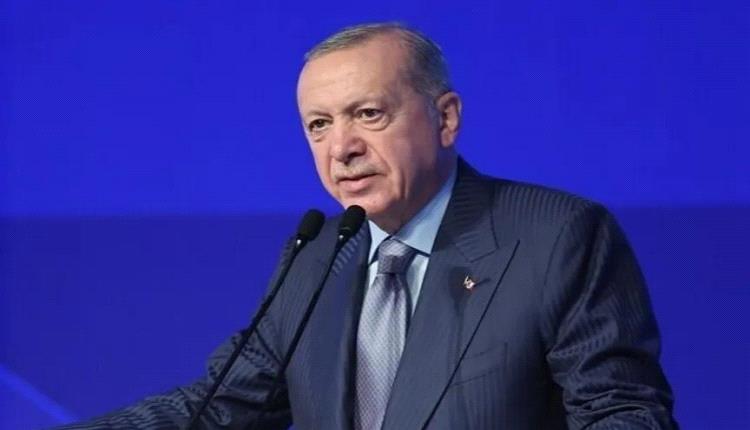 تركيا تقر قانوناً يحظر استخدام وسائل التواصل لمن هم دون 15 عاماً