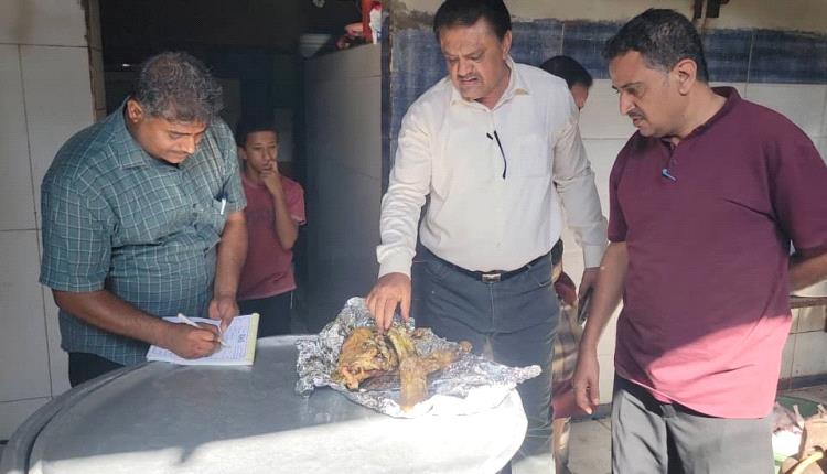 بعد ضبط أغذية مطبوخة مبيتة..صحة البيئة بالمنصورة يتخذ إجراءات رادعة بحق المطاعم المخالفة للإشتراطات الصحية