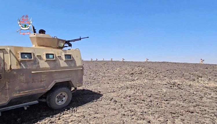 قوات العمالقة الجنوبية تنفذ مناورة عسكرية بالذخيرة الحية في شبوة