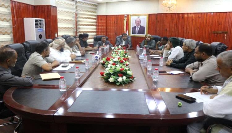 محلي المهرة يبحث أزمة نقص وقود الديزل لمحطات الكهرباء وتؤكد إجراءات لمعالجة العجز