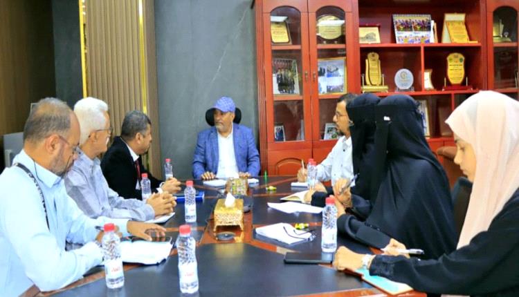 نائب وزير الصناعة والتجارة يوجّه بإجراءات صارمة لضبط أسعار السلع وتعزيز الرقابة على الأسواق في عدن