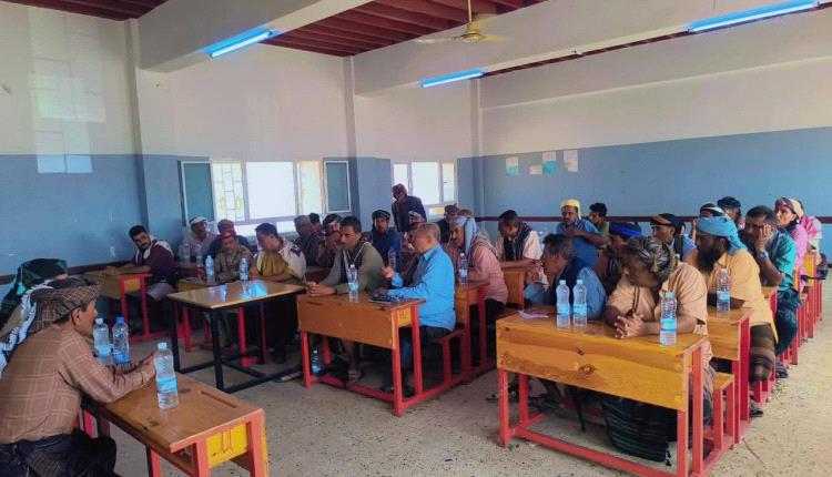 في موقف تاريخي وحاسم.. قبائل أحور ترفع الغطاء الاجتماعي عن مهربي البشر وتعلن مساندتها المطلقة لأمن أبين