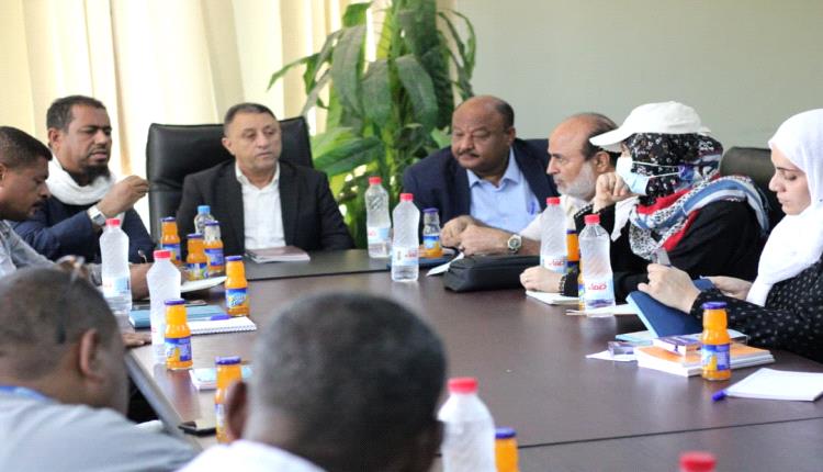 الأمين العام للمجلس المحلي بأبين يؤكد ان المحافظة آمنة ويدعو لتوسيع التدخلات الإنسانية لدعم النازحين والمجتمع المضيف