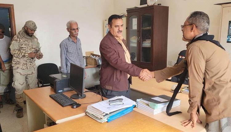 الداؤودي" يشدد بإتخاذ إجراءات رادعة بحق المتقاعسين وغير الملتزمين بالدوام الرسمي بالبريقة