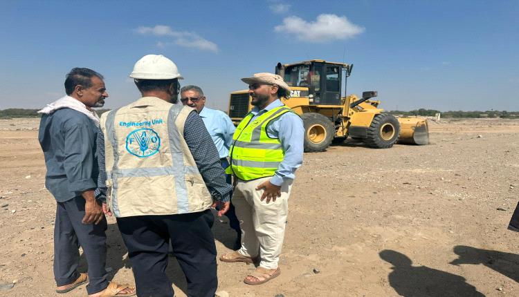 بتوجيه من الوزير السقطري ..تسليم موقع اعادة تأهيل مزرعة وادي خير بلحج للجهة المنفذة