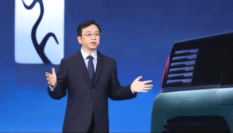 رئيس BYD يفاجئ المتابعين بركوب مترو بكين رغم ثروة بمليارات الدولارات
