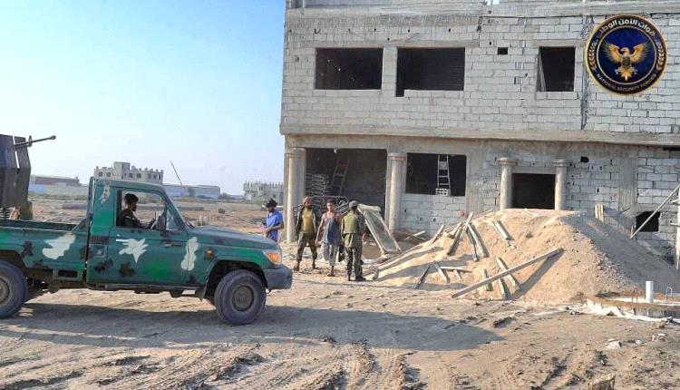 ضبط مخالفين وآليات بناء عشوائي.. العقيد الحوشبي يدشن حملة واسعة لحماية أراضي عدن