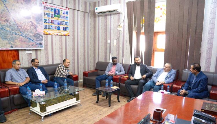 المحافظ بن الوزير يترأس اجتماعاً موسعاً للقيادات الصحية بشبوة ويؤكد المضي في تطوير الخدمات الطبية.