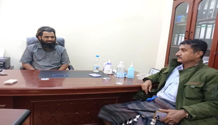 القائد محمد علي الحوشبي يناقش مع القاضي فضل مقبل تعزيز أوجه التعاون والتنسيق المشترك بين السلطة الأمنية والقضائية