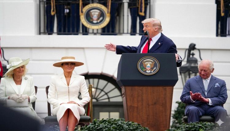 ترامب يمازح ميلانيا خلال استقبال ملك بريطانيا ويستحضر زواج والديه