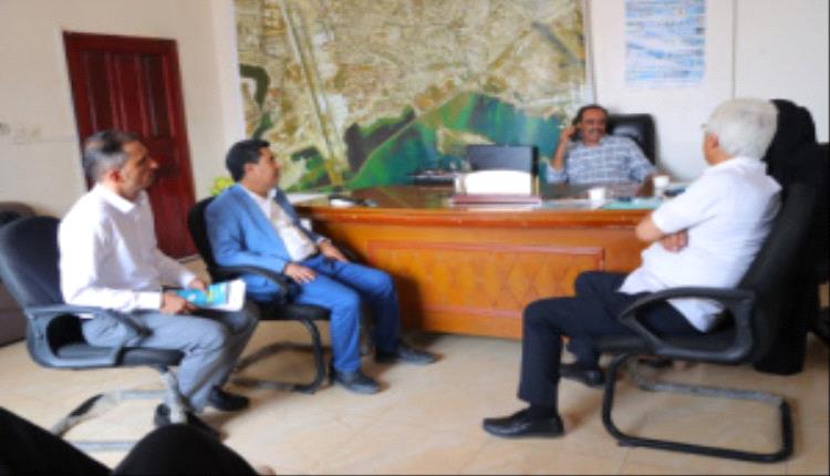 الزهري يبحث مع سياحة عدن تطوير القطاع السياحي في خورمكسر