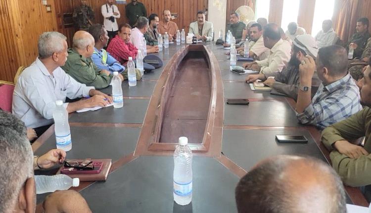 خلال ترؤسه أول اجتماع للمكتب التنفيذي بالمديرية..
"الداؤودي" يحث مدراء المكاتب على مضاعفة الجهود لتحسين مستوى الخدمات المقدمة لمواطني البريقة