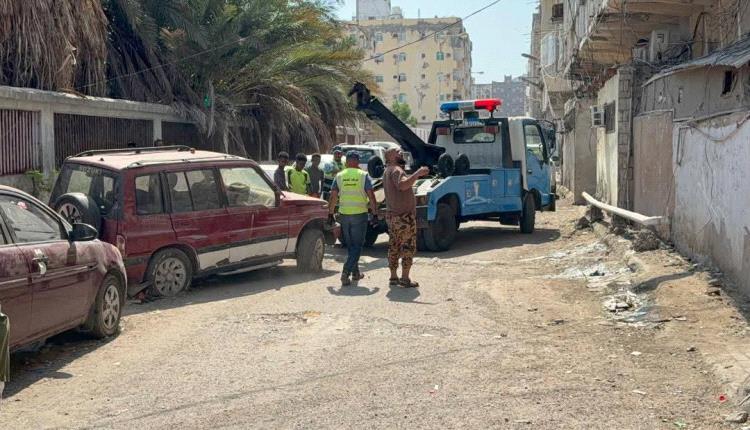 تدشين حملة سحب هياكل السيارات المتهالكة في المعلا