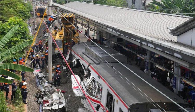 14 قتيلاً وعشرات الجرحى في تصادم قطارين قرب العاصمة الإندونيسية جاكرتا