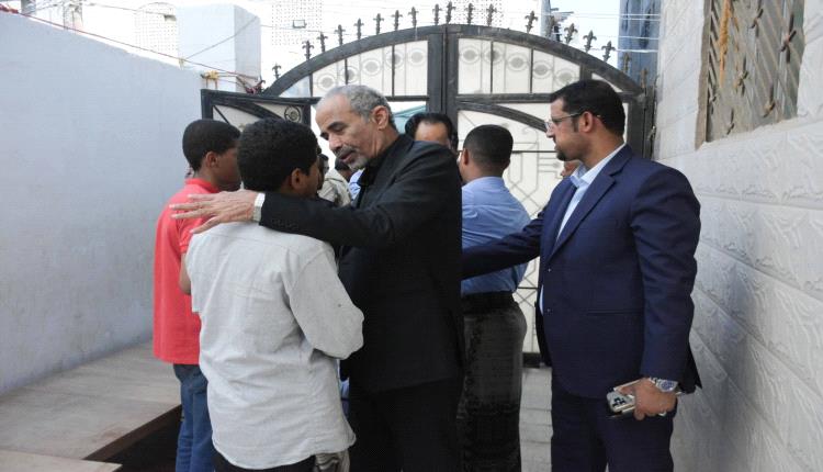 عضو مجلس القيادة محمود الصبيحي يقدم واجب العزاء في استشهاد الدكتور عبدالرحمن الشاعر