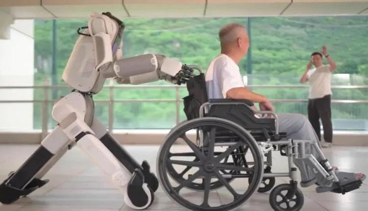 الصين توسع استخدام الروبوتات والذكاء الاصطناعي في رعاية كبار السن لمواجهة الشيخوخة السكانية