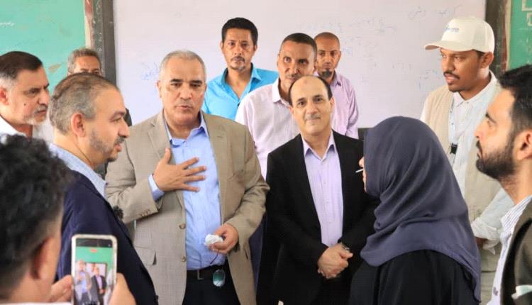 وزير التربية يزور دارسعد ويطّلع على أوضاع ثانوية عدن النموذجية ومشروع الوجبات المدرسية