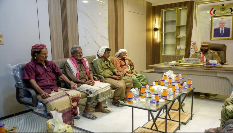 قائد المنطقة العسكرية الأولى يستقبل وفد من مقادمة قبائل الحموم في سيئون