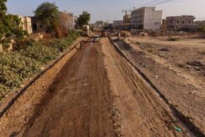 تسارع وتيرة أعمال تأهيل طريق جعار – باتيس بمحافظة أبين