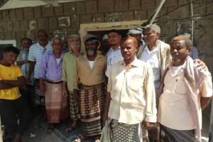 وقفة احتجاجية لعقال الحارات في الحوطة للمطالبة بإعادة فتح فرع الأحوال المدنية