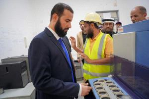 محافظ ابين يزور مصنع الوحدة للأسمنت بمديرية خنفر .