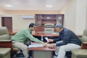 محافظ لحج يناقش إطلاق حملة رش ضبابي ورذاذي لمكافحة البعوض في الحوطة وتبن