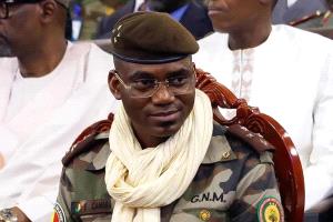 الحكومة المالية تعلن الحداد الوطني بعد اغتيال وزير الدفاع ساديو كامارا