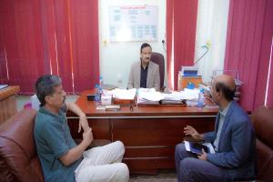 المحافظ بن الوزير يطّلع على سير العملية التعليمية ويوجّه بصرف حوافز المعلمين في شبوة.