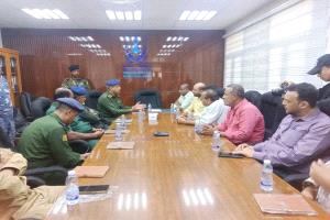 اجتماع موسع في مؤسسة موانئ البحر العربي بالمكلا لتعزيز التنسيق الأمني وتنظيم العمل بالميناء