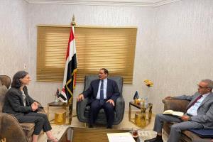 وزير الداخلية يبحث مع السفيرة الفرنسية تعزيز التعاون الأمني