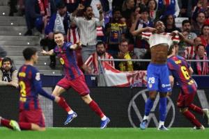 برشلونة يقلب الطاولة على أتلتيكو ويبتعد بالصدارة مستفيدًا من تعثر ريال مدريد