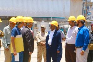وزير النفط والمعادن يتفقد سير العمل في مصفاة عدن