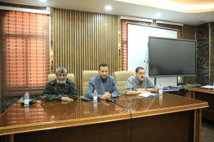 محافظ العاصمة عدن يرأس اجتماعاً لوحدة التدخل بمشكلات الأراضي ويؤكد أهمية العمل المشترك لمنع البناء العشوائي