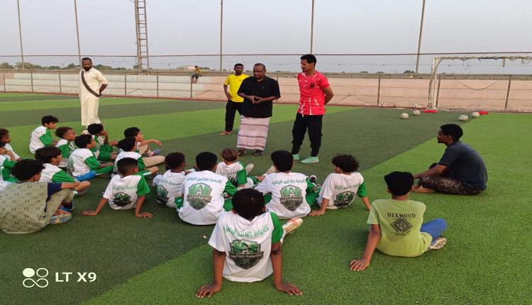 المسؤول المالي بأكاديمية دلتا أبين الرياضية يطلع على سير التدريبات ويؤكد أهمية الانضباط