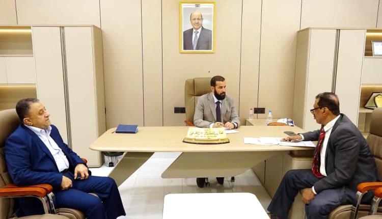 محافظ أبين يشدد على تحصيل موارد الدولة وفق النظام والقانون خلال مناقشة تقرير الإيرادات للنصف الأول من 2026م.