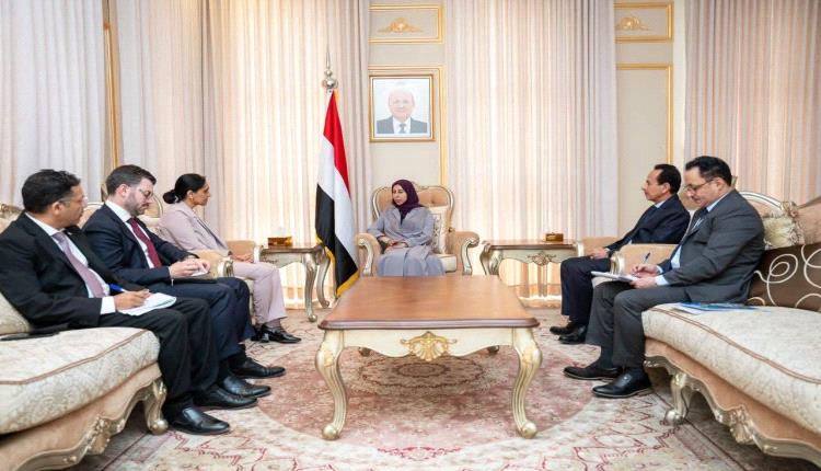 وزيرة الخارجية تبحث مع السفيرة البريطانية تعزيز العلاقات ومستجدات الأوضاع في اليمن