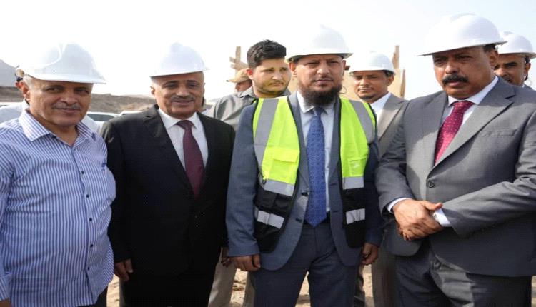وزير الأشغال ومحافظ عدن يدشنان مشروع صيانة وترميم جسر البريقة القديم