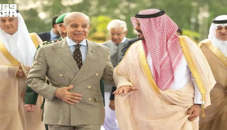رئيس الوزراء الباكستاني يبدأ زيارة رسمية إلى السعودية لبحث العلاقات الثنائية وتطورات المنطقة