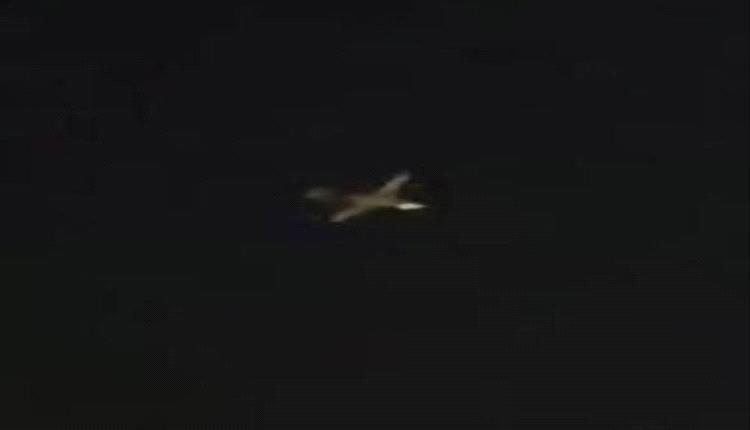 تحليق مكثف لمسيّرات فوق عدن والدفاعات الجوية تتصدى لها
