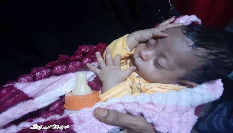 رضيع في شهره الأول يُعثر عليه بجوار مسجد في المنصورة بعدن.. ملابسه ولهاية بجانبه تفتحان باب التساؤلات