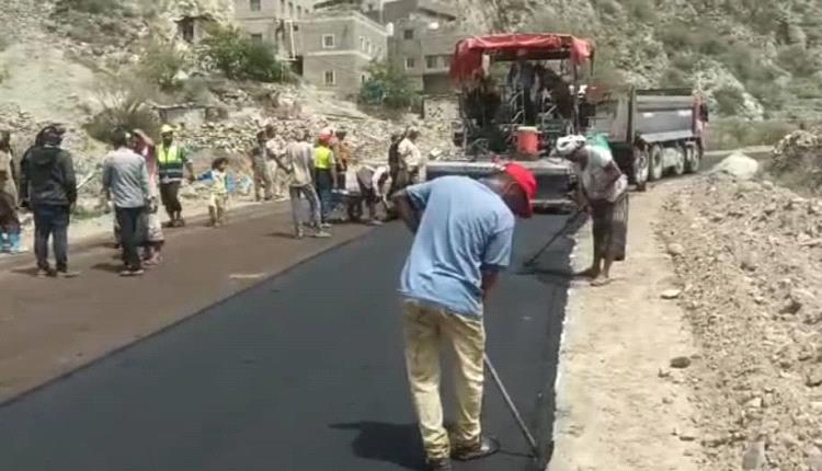 رئيس تنفيذية  انتقالي يهر ومدراء عموم مديريات يافع يدشنون سفلتة المرحلة الأولى من طريق بئر العروس – عقور – المفلحي