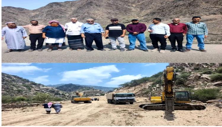 وفد هندسي واستشاري يتفقد مديرية "سرار" بأبين لتحديث دراسات طريق (باتيس - رصد) وتقييم موقع المستشفى الريفي
​