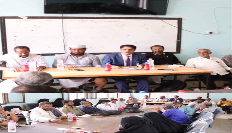 مدير عام تربية أبين يلتقي قيادة مكتب التربية ومديرو المدارس بمديرية خنفر