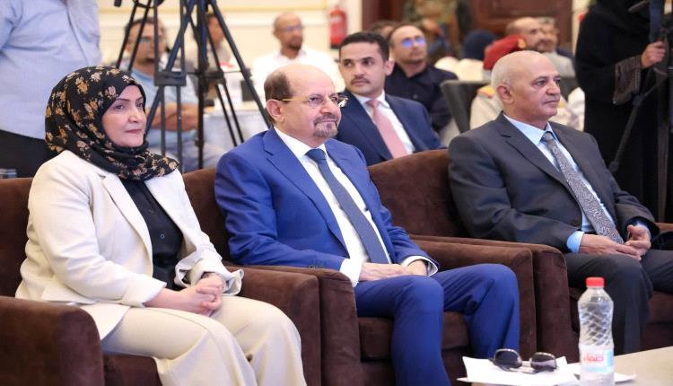 رئيس الوزراء يدشن في عدن إعادة إصدار الجريدة الرسمية للجمهورية اليمنية بعد أكثر من 11 عاما على توقفها
