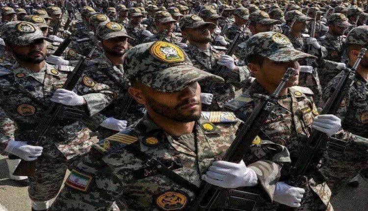 الحرس الثوري الإيراني يضع شروطا لفتح مضيق هرمز ويعلن بدء تفاوض مع عُمان