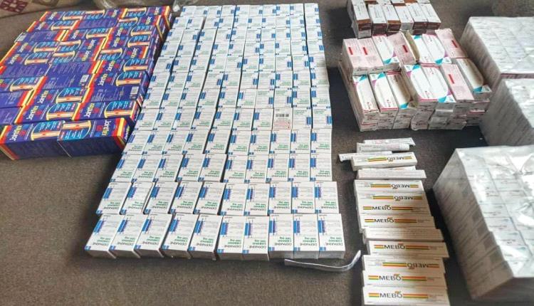 قوات طوق العاصمة عدن تضبط شحنة أدوية مهربة في نقطة مصنع الحديد