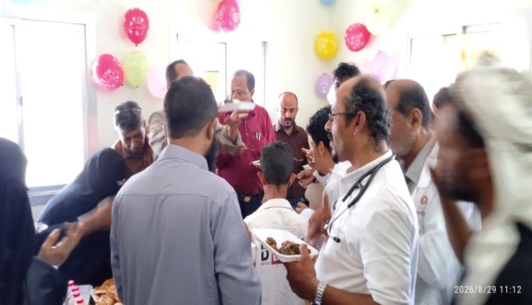 عمال مكتب الصحة برصد يحتفلون بنجاح العمل الصحي والجراحي ومئات العمليات واستئناف عيادة النساء والولادة