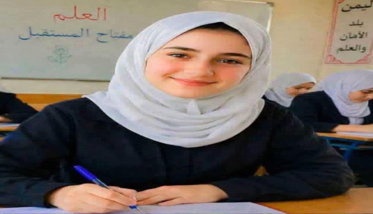 تكريمًا لتفوقها.. منحة مجانية للطالبة السورية الأولى على محافظة المهرة