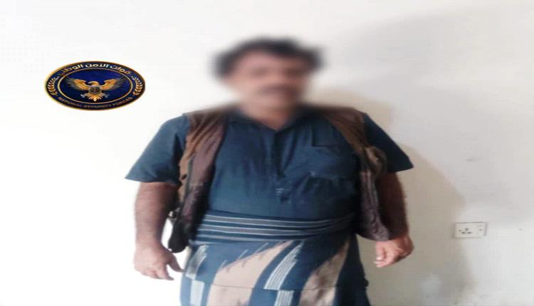قوات طوق العاصمة عدن تضبط مطلوبا لدى شرطة وادي وصحراء حضرموت